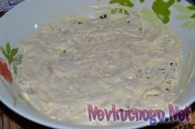 Листковий салат з куркою, грибами, огірків, і корейської моркви - покрокове приготування (листковий) Листковий салат з куркою, грибами, огірків, і корейської моркви - покрокове приготування