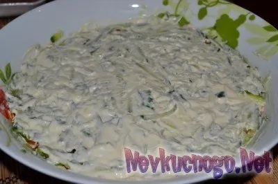 Листковий салат з куркою, грибами, огірків, і корейської моркви - покрокове приготування (листковий салат з куркою і грибами) Листковий салат з куркою, грибами, огірків, і корейської моркви - покрокове приготування
