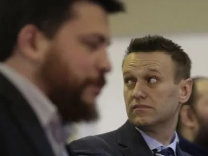 Стеження за навальним