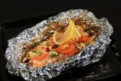 Стейк сьомги в духовці у фользі