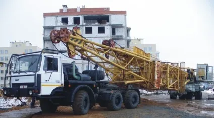 Як пересувається по місту підйомний кран його розбирають для проїзду (пересування) Як пересувається по місту підйомний кран його розбирають для проїзду