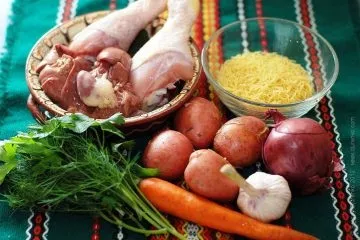 Суп з потрохами - на курячому бульйоні з вермішеллю (курячому бульйоні вермішеллю) Суп з потрохами - на курячому бульйоні з вермішеллю