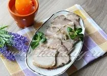 Свиняча лопатка, запечена в духовці у фользі