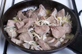 Свинячий язик, тушкований в сметані - рецепт з покроковими фото (сметані) Свинячий язик, тушкований в сметані - рецепт з покроковими фото