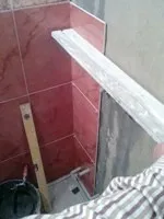 Укладання плитки на стіну по мобільним маяках