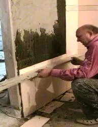 Укладання плитки на стіну по мобільним маяках