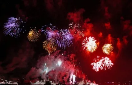 У день вмф в Харкові прогримить салют ( «Аліса» «Тетянин день» «Браслет») У день вмф в Харкові прогримить салют