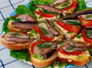 Смачні бутерброди зі шпротами і огірком рецепт з фото крок за кроком (шпротами) Смачні бутерброди зі шпротами і огірком рецепт з фото крок за кроком
