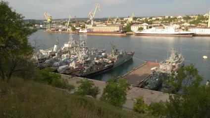 У крим з собакою та на джипі (крим) У крим з собакою та на джипі