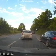 У присутності дівчини веду себе як ідіот (себе) У присутності дівчини веду себе як ідіот
