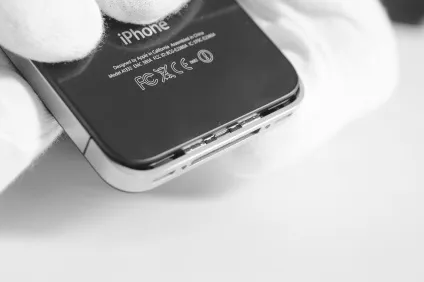 Заміна камери в iphone 4 - покрокова інструкція