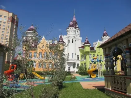 Замок дитинства - який він дитина в дитячому садку (дитинства) Замок дитинства - який він дитина в дитячому садку