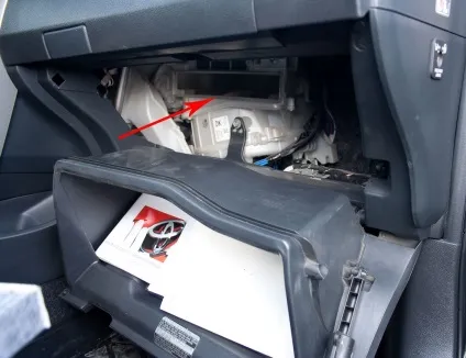 Заміна салонного фільтра в toyota corolla (toyota) Заміна салонного фільтра в toyota corolla