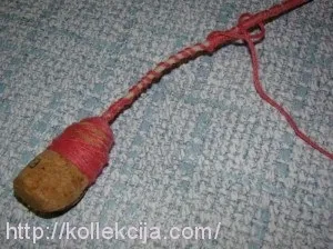 Змійка з ниток