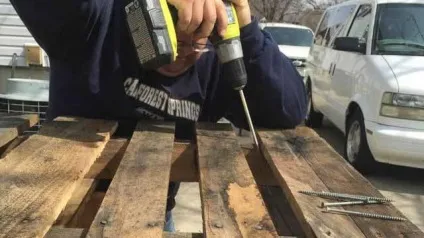 Як просто зробити ліжко з піддонів своїми руками (руками) Як просто зробити ліжко з піддонів своїми руками