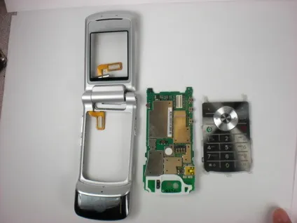 Як розібрати телефон motorola k1m, корисні статті від itcomplex (лицьову панель дисплеєм) Як розібрати телефон motorola k1m, корисні статті від itcomplex