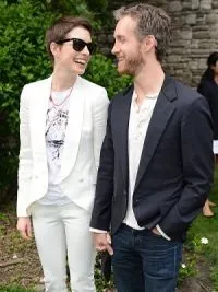 Енн Хетеуей і адам Шульман