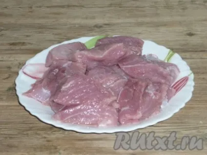 Яловичина, тушкована в духовці - рецепт з фото