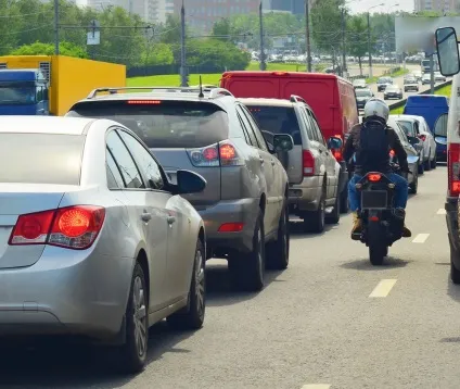 Як безпечно їздити на мотоциклі - між рядами і швидше за інших (їздити) Як безпечно їздити на мотоциклі - між рядами і швидше за інших