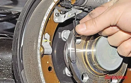 Як замінити задні гальмівні колодки volkswagen polo седан (колодки) Як замінити задні гальмівні колодки volkswagen polo седан