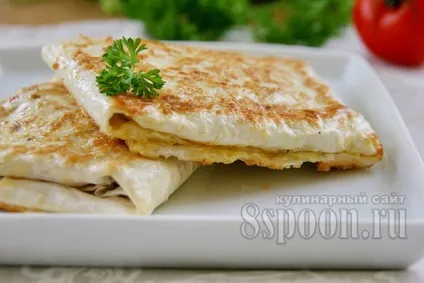 Конвертики з лаваша з куркою і сиром