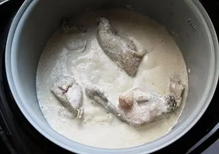 Курка, тушкована в сметані (в мультиварці і на плиті), приготуй, сподобається! (Птах) Курка, тушкована в сметані (в мультиварці і на плиті), приготуй, сподобається!