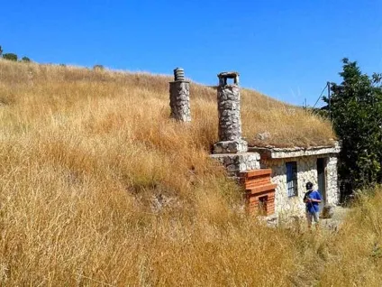 Незвичайні будинки світу серед дикої природи 20 фото