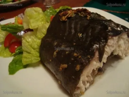 Осетер в духовці цілком