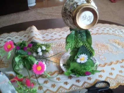 Ширяюча гуртка з фруктів і квітів
