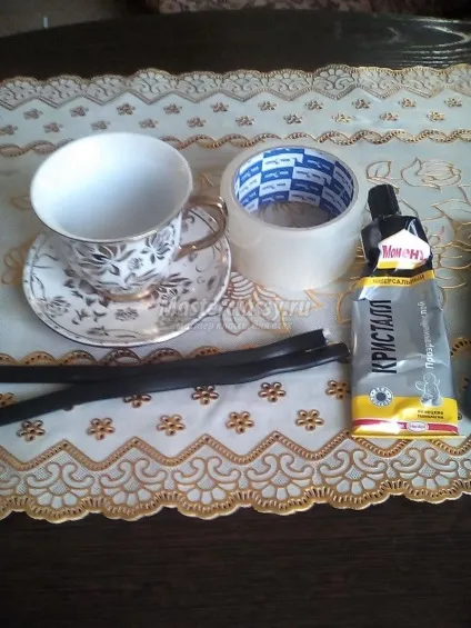 Ширяюча гуртка з фруктів і квітів