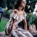 Сукня з відкритими плечима