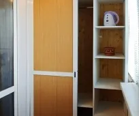 Відповідна меблі для балкона, 13 фото прикладів гарних меблів, виготовлення поличок і шафи на