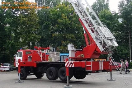 Пожежні висувні автодрабини типу ал 30 і ал 50 з гідравлічним приводом - основні елементи (приводом) Пожежні висувні автодрабини типу ал 30 і ал 50 з гідравлічним приводом - основні елементи