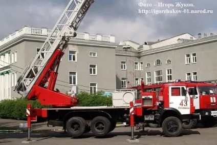 Пожежні висувні автодрабини типу ал 30 і ал 50 з гідравлічним приводом - основні елементи (приводом) Пожежні висувні автодрабини типу ал 30 і ал 50 з гідравлічним приводом - основні елементи