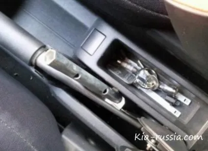 Підтягуємо ручник на кіа спектра - все про автомобілях кіа, kia (гайку) Підтягуємо ручник на кіа спектра - все про автомобілях кіа, kia
