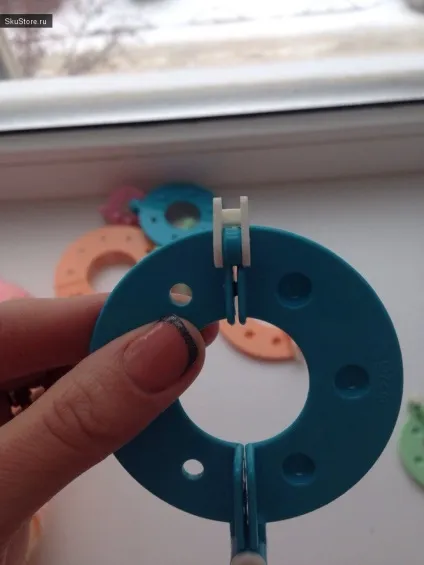 Pom pom maker - пристрій для виготовлення помпонів (пристрій) Pom pom maker - пристрій для виготовлення помпонів