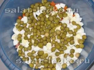 Салат з горошком, яйцями і ковбасою (яйцями) Салат з горошком, яйцями і ковбасою