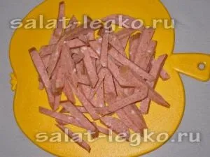 Салат з горошком, яйцями і ковбасою (горошком) Салат з горошком, яйцями і ковбасою