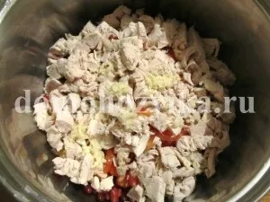 Салат з сухариками, квасолею і помідорами-рецепт з фото (салат з сухариками рецепт) Салат з сухариками, квасолею і помідорами-рецепт з фото