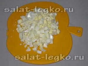 Салат з горошком, яйцями і ковбасою (ковбаса) Салат з горошком, яйцями і ковбасою