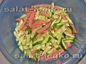 Салат з горошком, яйцями і ковбасою (яйцями) Салат з горошком, яйцями і ковбасою