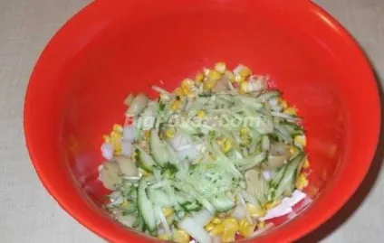 Салат з печерицями, куркою і кукурудзою покроковий рецепт приготування з фото і поясненнями (покроковий) Салат з печерицями, куркою і кукурудзою покроковий рецепт приготування з фото і поясненнями