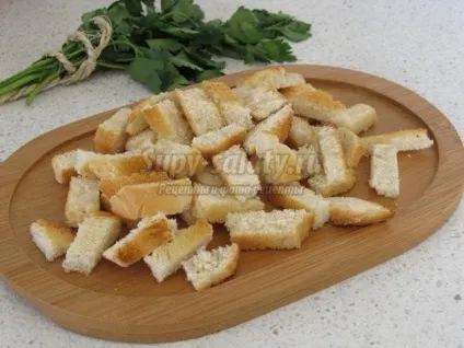 Салат з квасолі з помідорами і сухариками (помідорами) Салат з квасолі з помідорами і сухариками