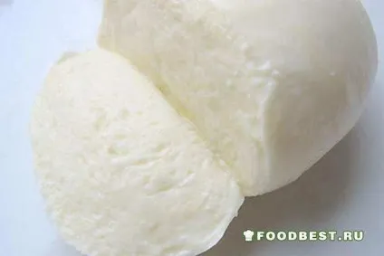 Що таке моцарелла, з чого її роблять