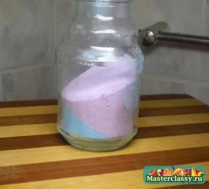 Кольорова сіль в пляшці