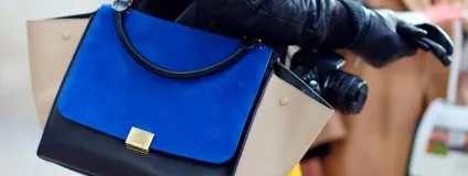 Як доглядати за замшевими сумками (воді потім промокнути) Як доглядати за замшевими сумками