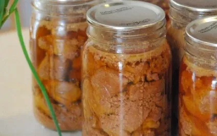 Консерви з курки в мультиварці