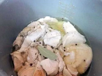 Консерви з курки в мультиварці