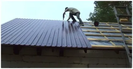 Укладання профнастилу на дах своїми руками - покрокова інструкція (профнастилу) Укладання профнастилу на дах своїми руками - покрокова інструкція