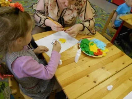Зміцнення взаємозв'язку батьків з дітьми за допомогою спільної творчості в доу (конспекти занять) Зміцнення взаємозв'язку батьків з дітьми за допомогою спільної творчості в доу